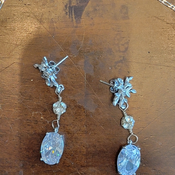 Snowflake Necklace & Earring Set - Picture 2 of 4